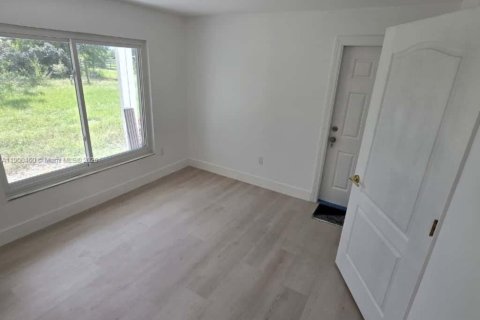 House in Plant City, Florida 5 bedrooms, 355.63 sq.m. № 1954688 - photo 10