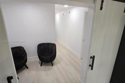 House in Plant City, Florida 5 bedrooms, 355.63 sq.m. № 1954688 - photo 23