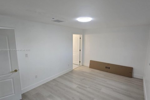 House in Plant City, Florida 5 bedrooms, 355.63 sq.m. № 1954688 - photo 20