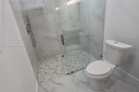 House in Plant City, Florida 5 bedrooms, 355.63 sq.m. № 1954688 - photo 13