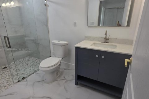 House in Plant City, Florida 5 bedrooms, 355.63 sq.m. № 1954688 - photo 16