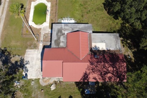 House in Plant City, Florida 5 bedrooms, 355.63 sq.m. № 1954688 - photo 27