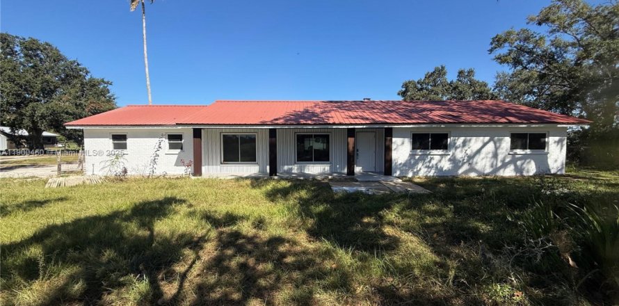 House in Plant City, Florida 5 bedrooms, 355.63 sq.m. № 1954688