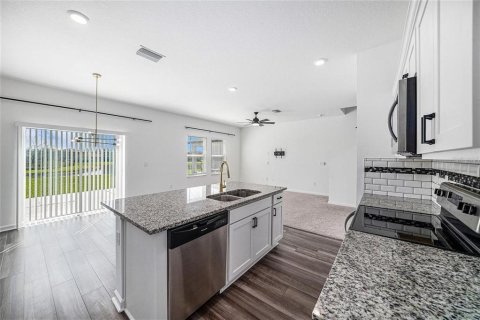 Casa en alquiler en Zephyrhills, Florida, 3 dormitorios, 169.64 m2 № 1918205 - foto 4