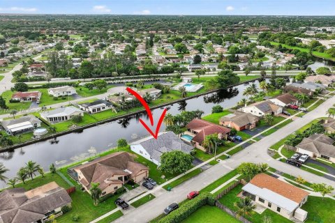 Villa ou maison à vendre à Tamarac, Floride: 3 chambres, 206.71 m2 № 1895882 - photo 5