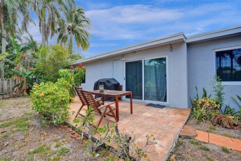 House in Pompano Beach, Florida 4 bedrooms, 161.84 sq.m. № 1208784 - photo 1