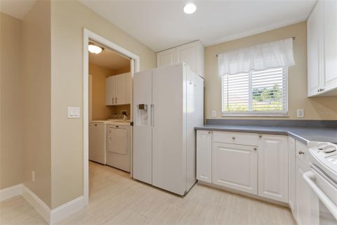 House in Cape Coral, Florida 3 bedrooms, 147.16 sq.m. № 2211391 - photo 12