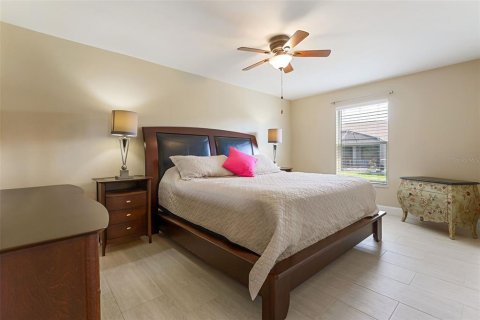 House in Cape Coral, Florida 3 bedrooms, 147.16 sq.m. № 2211391 - photo 19