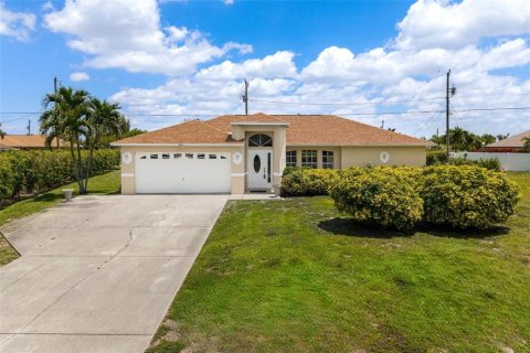 House in Cape Coral, Florida 3 bedrooms, 147.16 sq.m. № 2211391