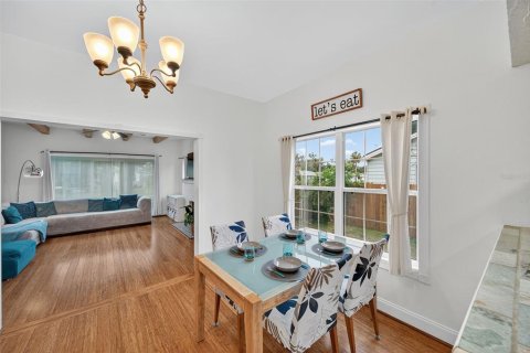 House in Bradenton, Florida 2 bedrooms, 138.24 sq.m. № 1918530 - photo 11