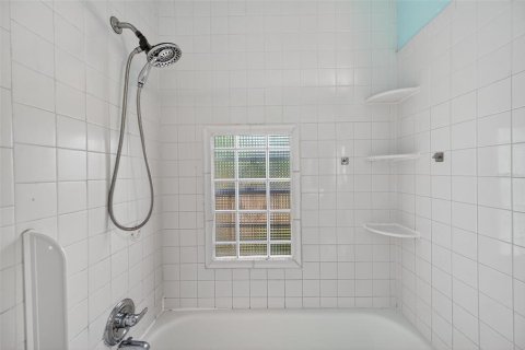 House in Bradenton, Florida 2 bedrooms, 138.24 sq.m. № 1918530 - photo 16