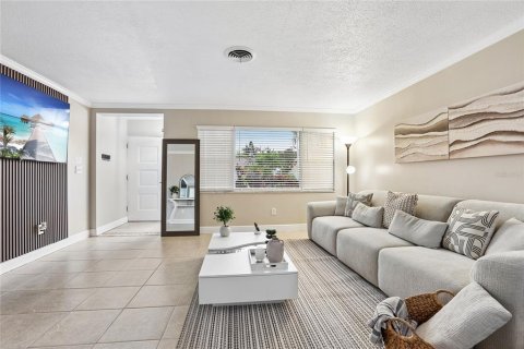 Villa ou maison à vendre à Seminole, Floride: 4 chambres, 166.67 m2 № 2399502 - photo 4