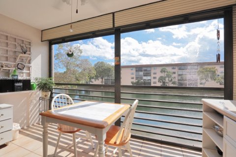 Condo in Tamarac, Florida, 2 bedrooms  № 2001769 - photo 10