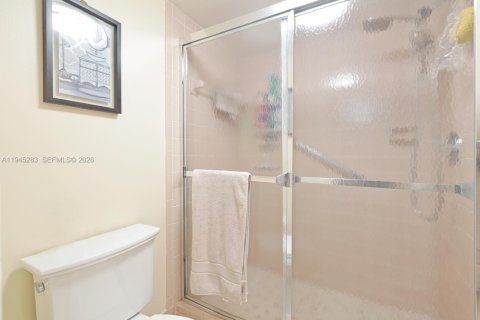 Condo in Tamarac, Florida, 2 bedrooms  № 2001769 - photo 20