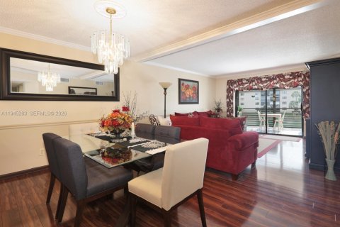 Condo in Tamarac, Florida, 2 bedrooms  № 2001769 - photo 6