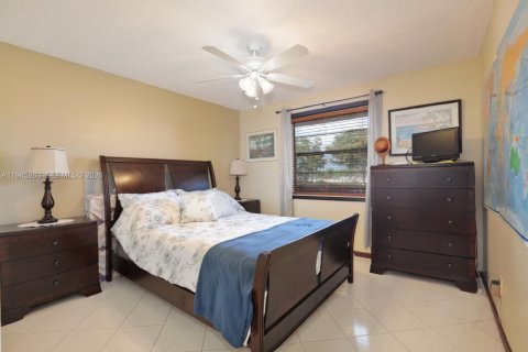 Condo in Tamarac, Florida, 2 bedrooms  № 2001769 - photo 14