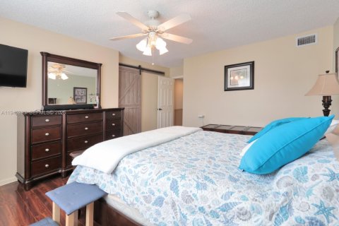 Condo in Tamarac, Florida, 2 bedrooms  № 2001769 - photo 18