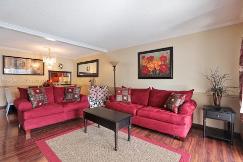 Condo in Tamarac, Florida, 2 bedrooms  № 2001769 - photo 9