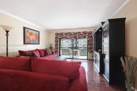 Condo in Tamarac, Florida, 2 bedrooms  № 2001769 - photo 8