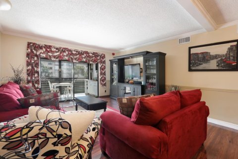 Condo in Tamarac, Florida, 2 bedrooms  № 2001769 - photo 7