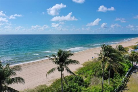 Condominio en venta en Lauderdale-by-the-Sea, Florida, 1 dormitorio, 59.46 m2 № 1159627 - foto 1