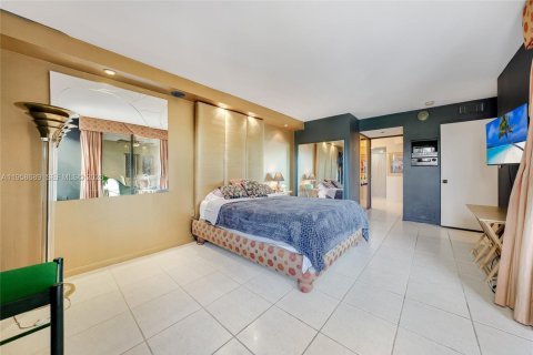 Condo in Hollywood, Florida, 1 bedroom  № 2029876 - photo 10