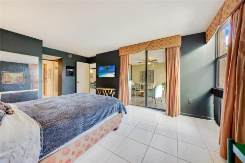 Condo in Hollywood, Florida, 1 bedroom  № 2029876 - photo 9