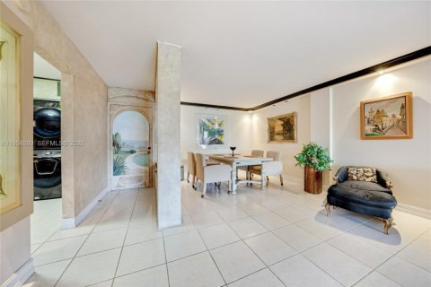 Condo in Hollywood, Florida, 1 bedroom  № 2029876 - photo 4