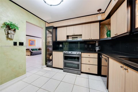 Condo in Hollywood, Florida, 1 bedroom  № 2029876 - photo 7