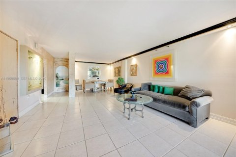 Condo in Hollywood, Florida, 1 bedroom  № 2029876 - photo 2