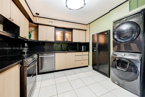 Condo in Hollywood, Florida, 1 bedroom  № 2029876 - photo 6
