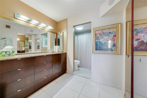 Condo in Hollywood, Florida, 1 bedroom  № 2029876 - photo 12