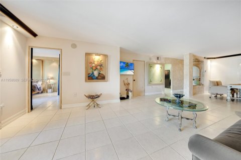 Condo in Hollywood, Florida, 1 bedroom  № 2029876 - photo 5
