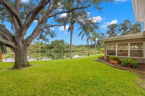 House in Saint Petersburg, Florida 3 bedrooms, 192.31 sq.m. № 2330251 - photo 20