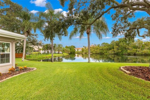 House in Saint Petersburg, Florida 3 bedrooms, 192.31 sq.m. № 2330251 - photo 19