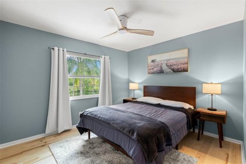 House in Saint Petersburg, Florida 3 bedrooms, 192.31 sq.m. № 2330251 - photo 30