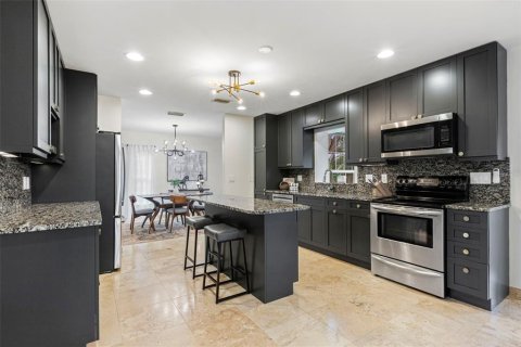 House in Saint Petersburg, Florida 3 bedrooms, 192.31 sq.m. № 2330251 - photo 11