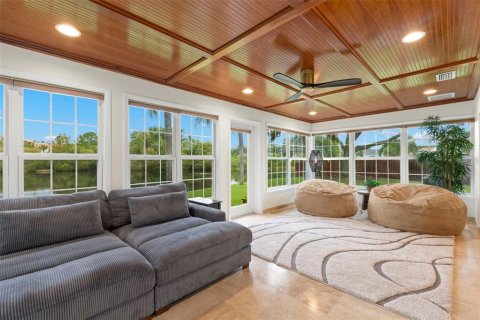 House in Saint Petersburg, Florida 3 bedrooms, 192.31 sq.m. № 2330251 - photo 17