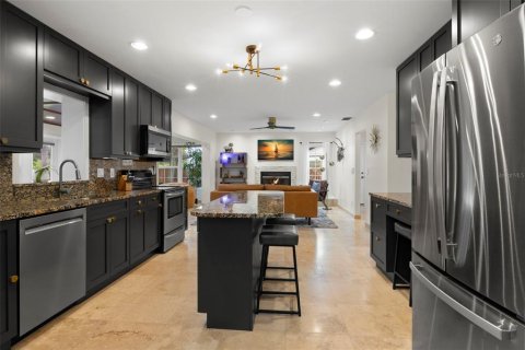 House in Saint Petersburg, Florida 3 bedrooms, 192.31 sq.m. № 2330251 - photo 13