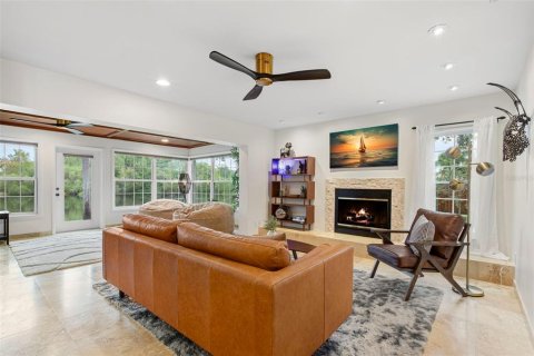 House in Saint Petersburg, Florida 3 bedrooms, 192.31 sq.m. № 2330251 - photo 9
