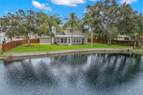 House in Saint Petersburg, Florida 3 bedrooms, 192.31 sq.m. № 2330251 - photo 2