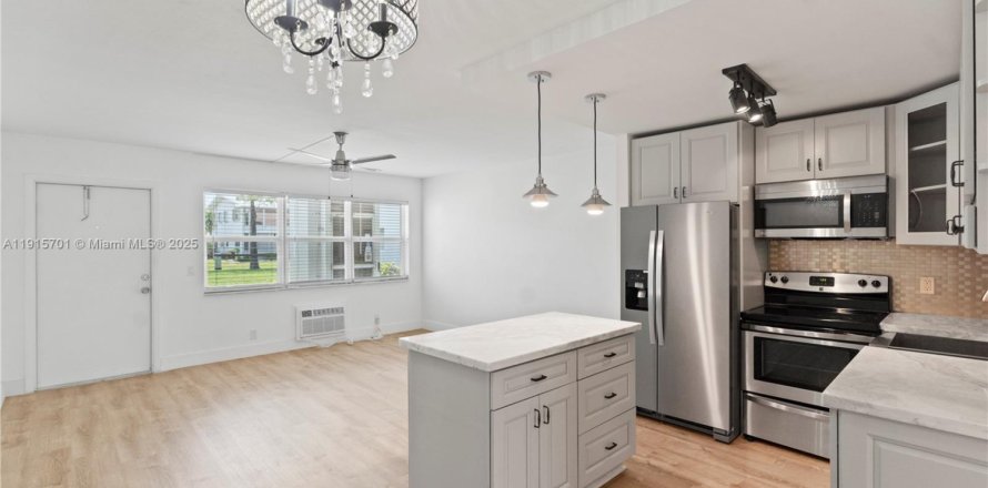 Condo in Deerfield Beach, Florida, 1 bedroom  № 1971874