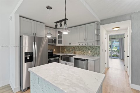 Condo in Deerfield Beach, Florida, 1 bedroom  № 1971874 - photo 3