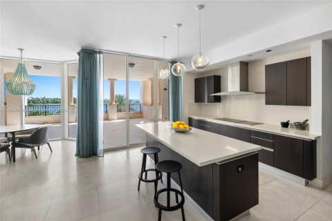 Condo in Miami Beach, Florida, 6 bedrooms  № 2012809 - photo 21