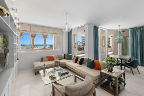Condo in Miami Beach, Florida, 6 bedrooms  № 2012809 - photo 26
