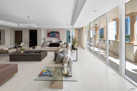 Condo in Miami Beach, Florida, 6 bedrooms  № 2012809 - photo 9
