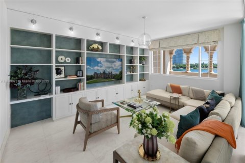 Condo in Miami Beach, Florida, 6 bedrooms  № 2012809 - photo 25