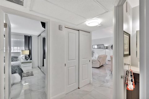 Condo in Lauderdale Lakes, Florida, 2 bedrooms  № 2055550 - photo 22