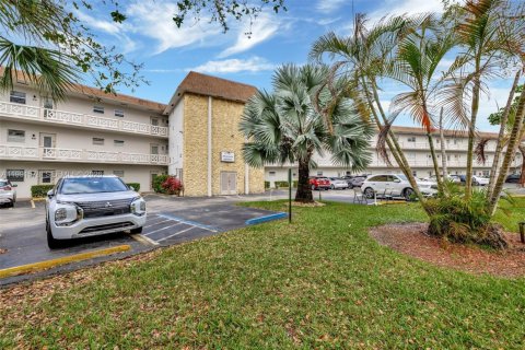Condo in Lauderdale Lakes, Florida, 2 bedrooms  № 2055550 - photo 25
