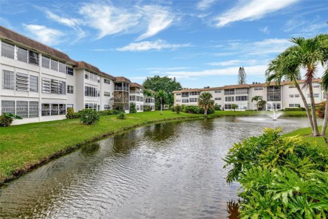 Condo in Lauderdale Lakes, Florida, 2 bedrooms  № 2055550 - photo 27